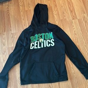 Small men’s Celtics sweatshirt great used condition